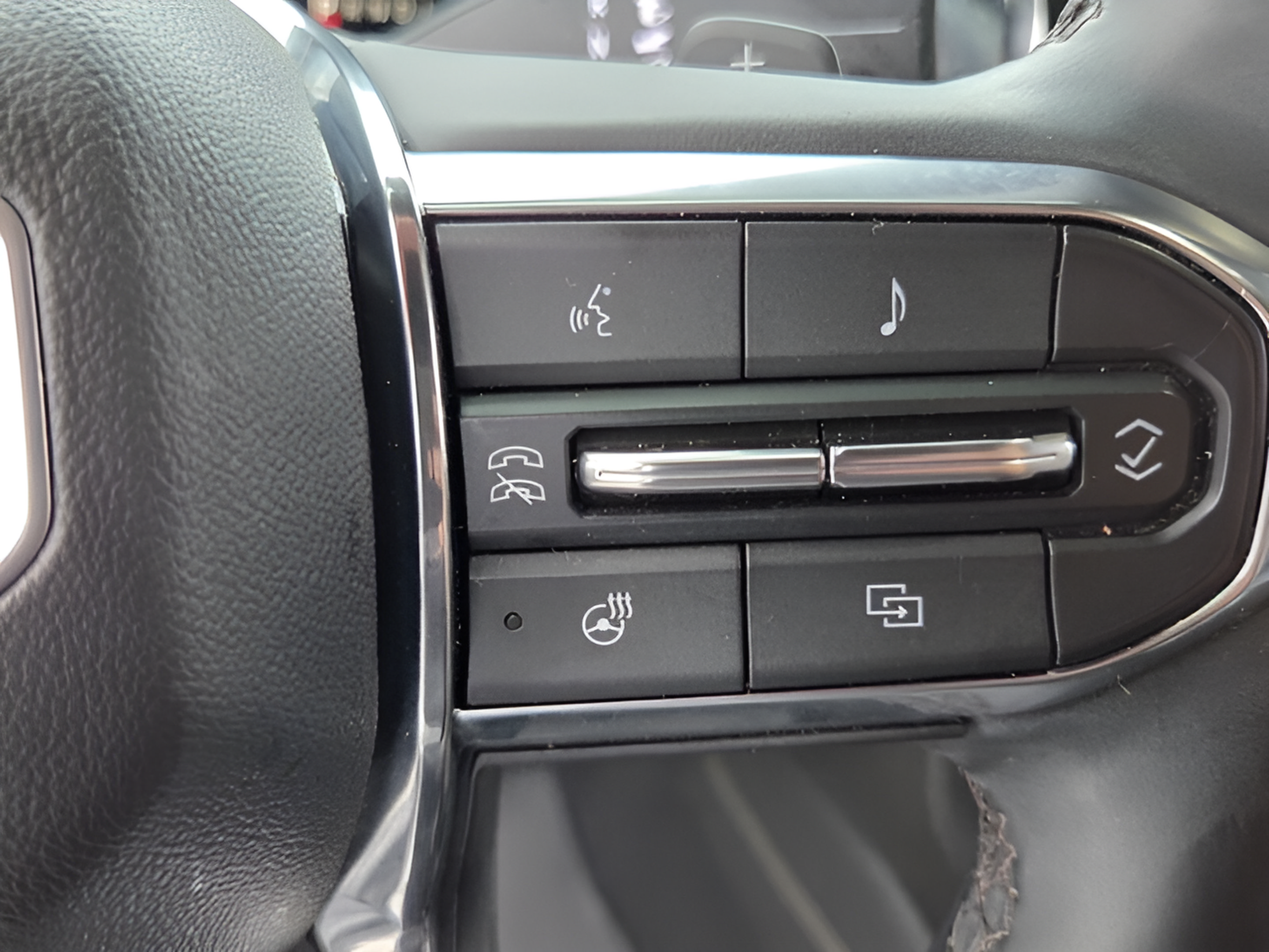 Used 2025 GMC Yukon XL Elevation AWD/4WD image 27