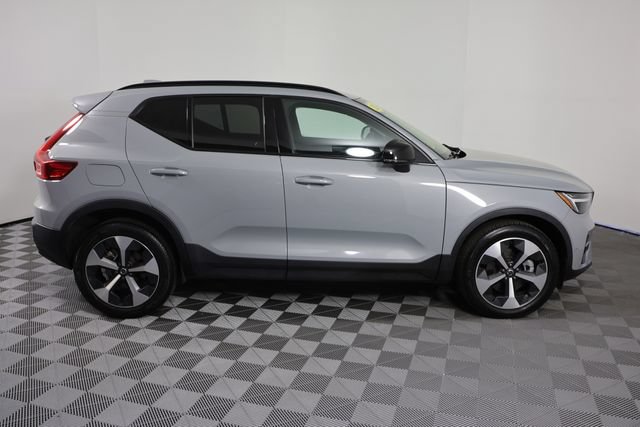Used 2024 Volvo XC40 B5 Plus AWD/4WD image 9