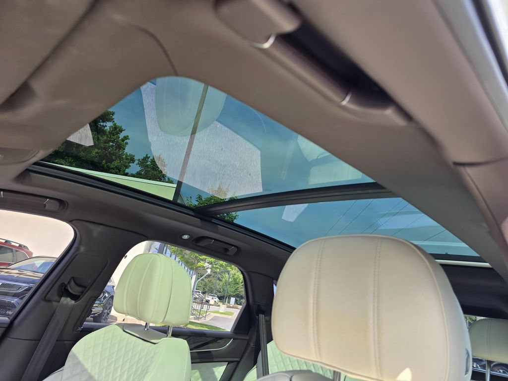 Used 2022 Bentley Bentayga AWD/4WD image 20