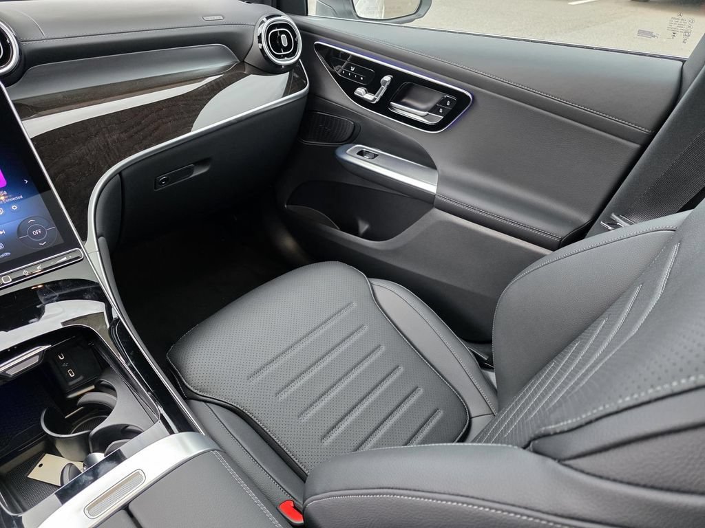 Used 2026 Mercedes-Benz GLC 300 image 26