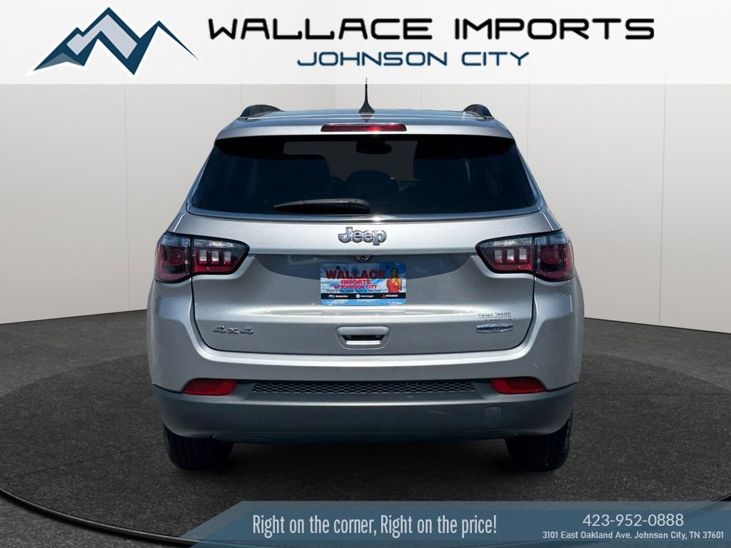 Used 2022 Jeep Compass Latitude w/ Sun and Sound Group AWD/4WD image 4