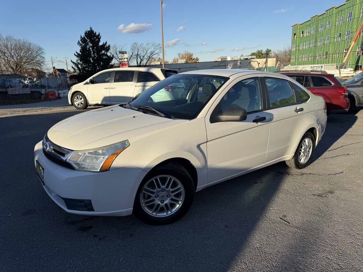 Used 2011 Ford Focus SE image 3