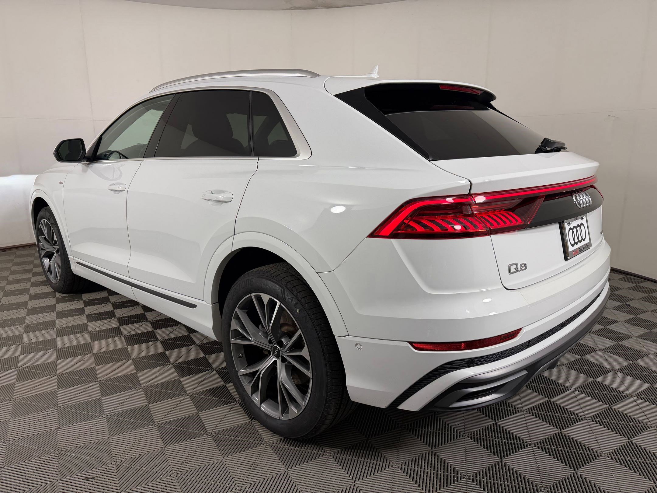Certified 2023 Audi Q8 Premium Plus w/ Premium Plus Package AWD/4WD image 3