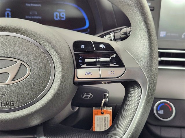 Certified 2025 Hyundai Elantra SE image 19