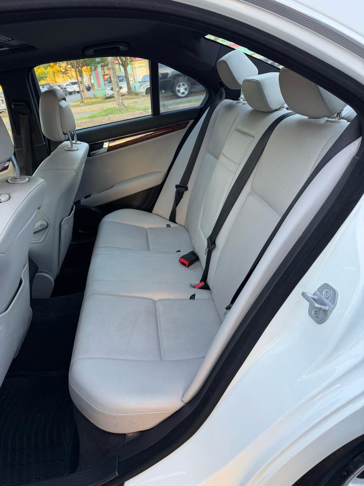 Used 2011 Mercedes-Benz C 300 Luxury image 14