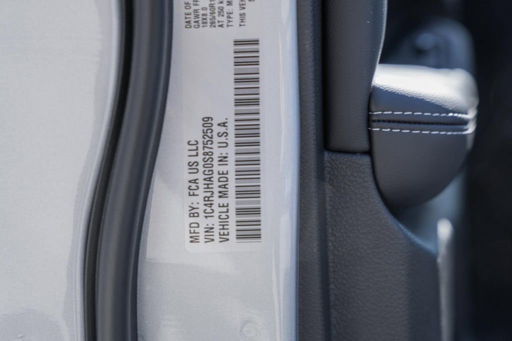 New 2025 Jeep Grand Cherokee Laredo X w/ Luxury Tech Group I image 33