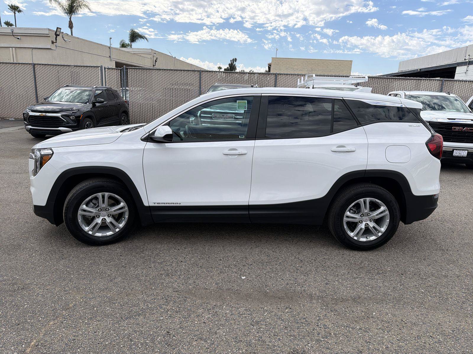 Used 2023 GMC Terrain SLE FWD image 8