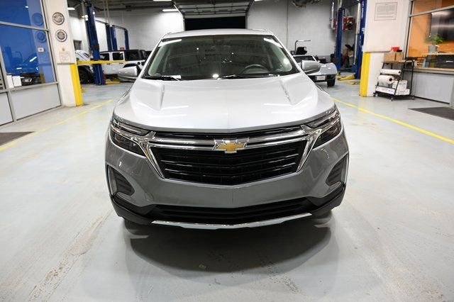 Used 2023 Chevrolet Equinox LT image 2