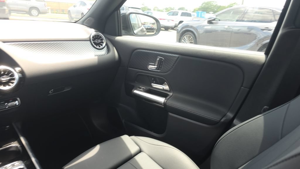 Certified 2025 Mercedes-Benz GLA 250 image 27