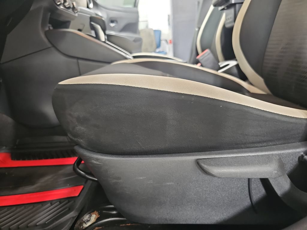 Used 2021 Nissan Versa SV FWD image 33