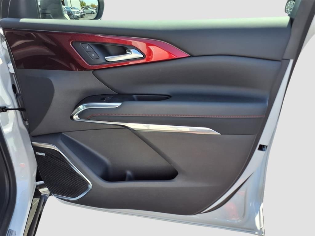 Used 2024 Chevrolet Traverse RS image 17