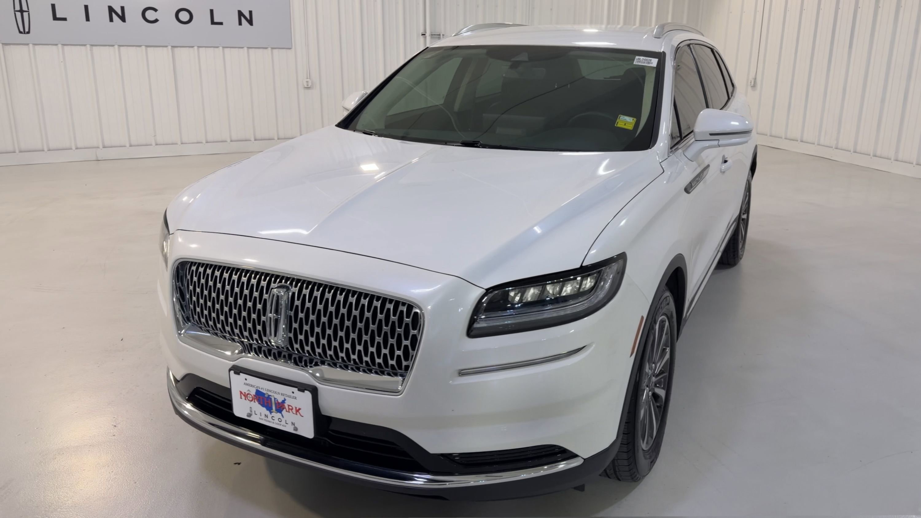 Used 2023 Lincoln Nautilus FWD w/ Premium Package image 4