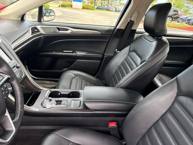 Used 2017 Ford Fusion SE w/ Fusion SE Technology Package FWD image 14