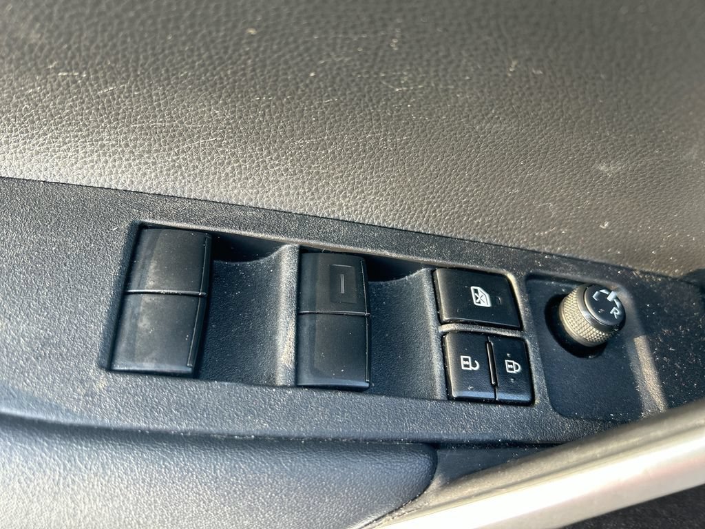Used 2024 Toyota Corolla Cross L FWD image 12