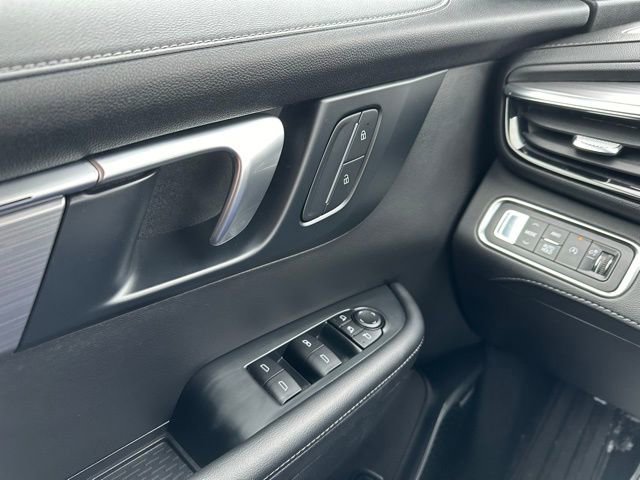 Used 2025 Buick Enclave Preferred image 44