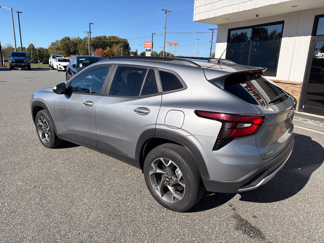 Used 2024 Chevrolet Trax LT FWD image 7