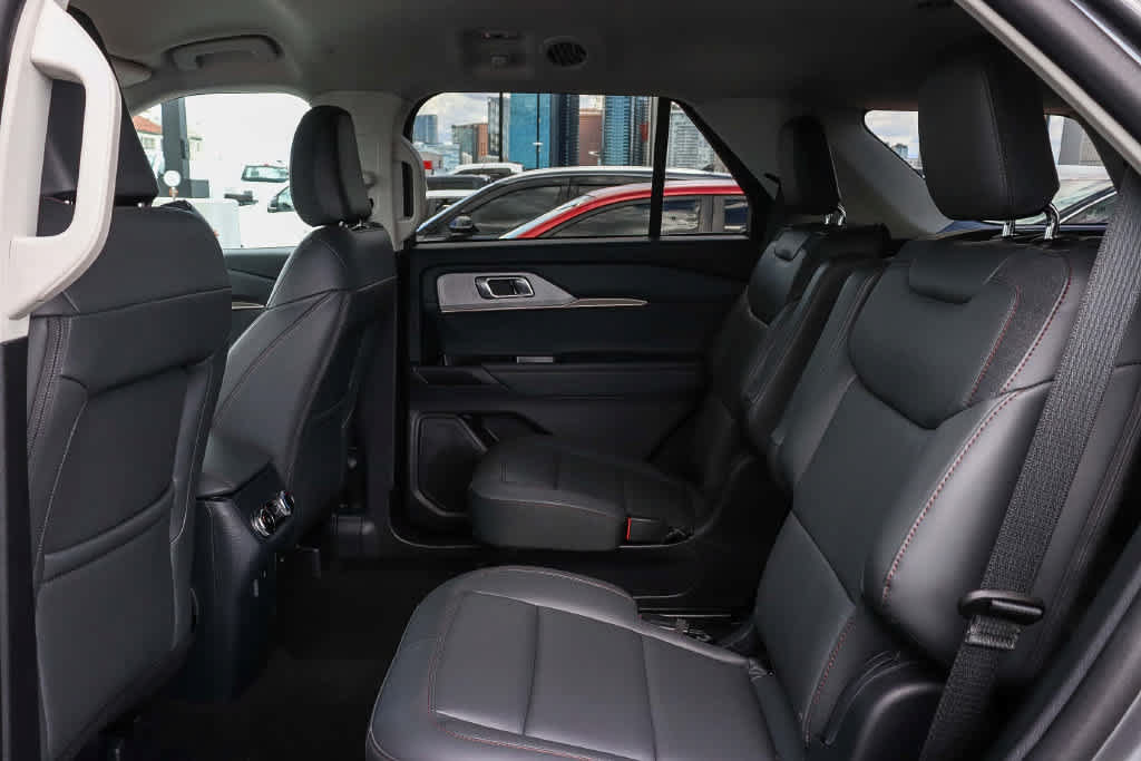 Used 2026 Ford Explorer Active w/ Active Comfort Package RWD image 18