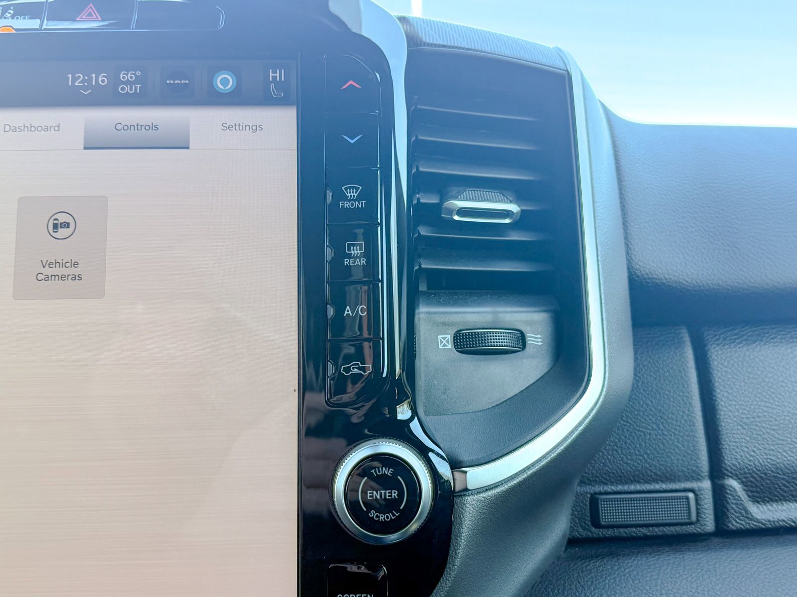 Used 2025 RAM 1500 Big Horn image 29