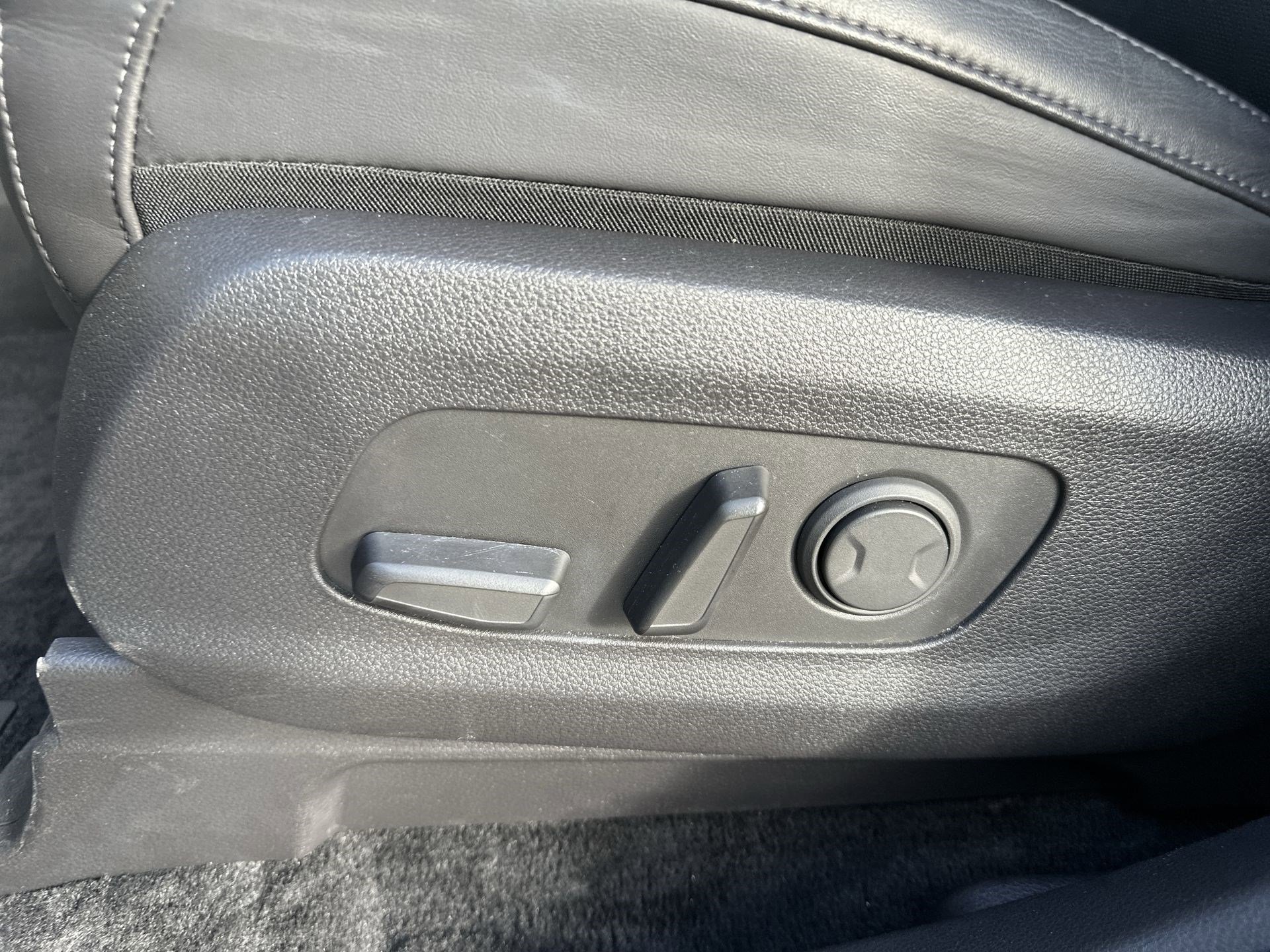 Used 2024 Kia Carnival EX image 14