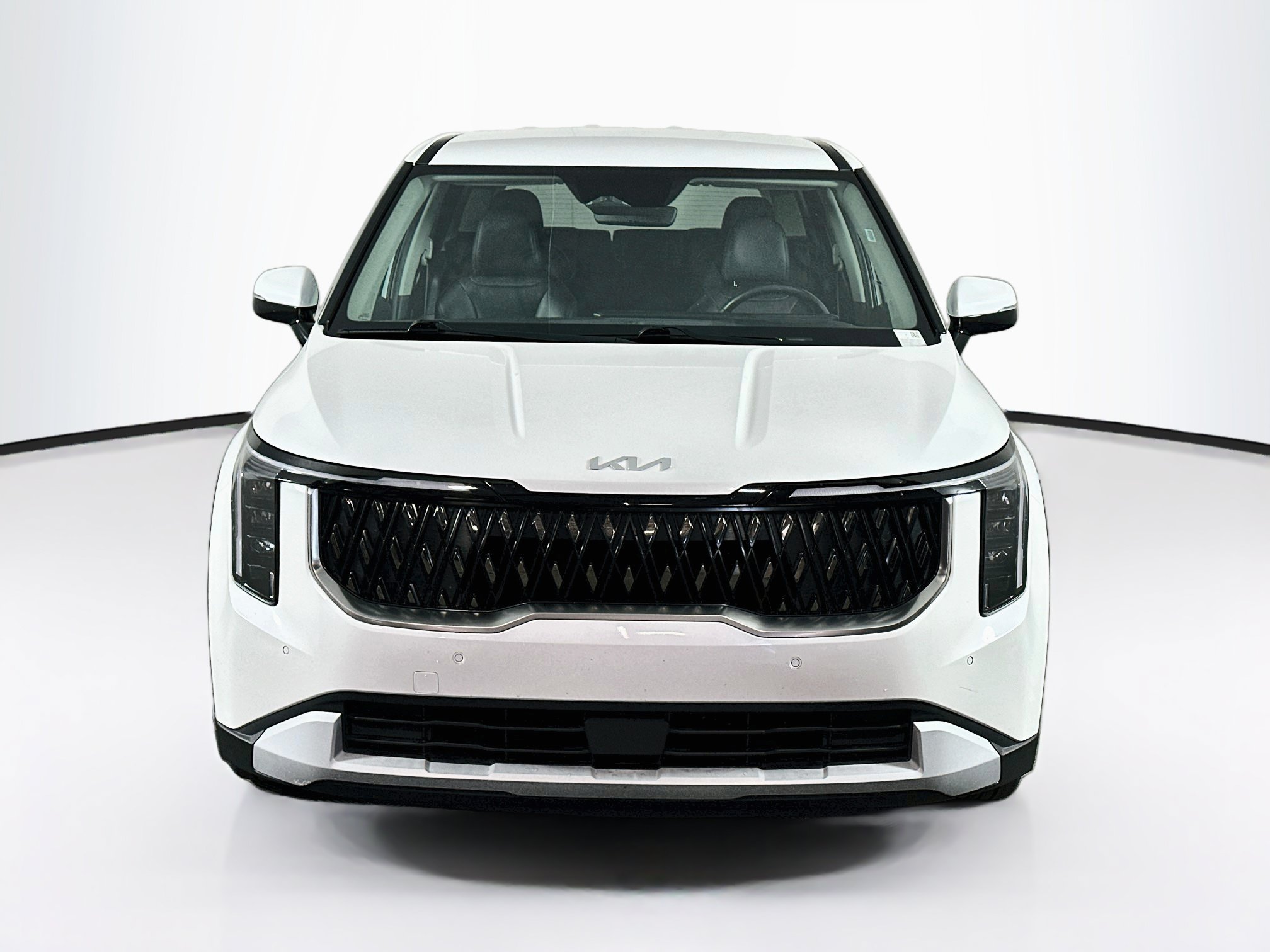 Used 2025 Kia Carnival FWD image 2