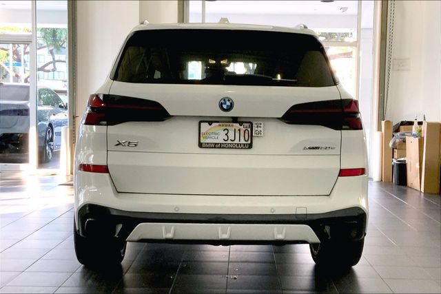 Certified 2024 BMW X5 xDrive50e w/ M Sport Package AWD/4WD image 4