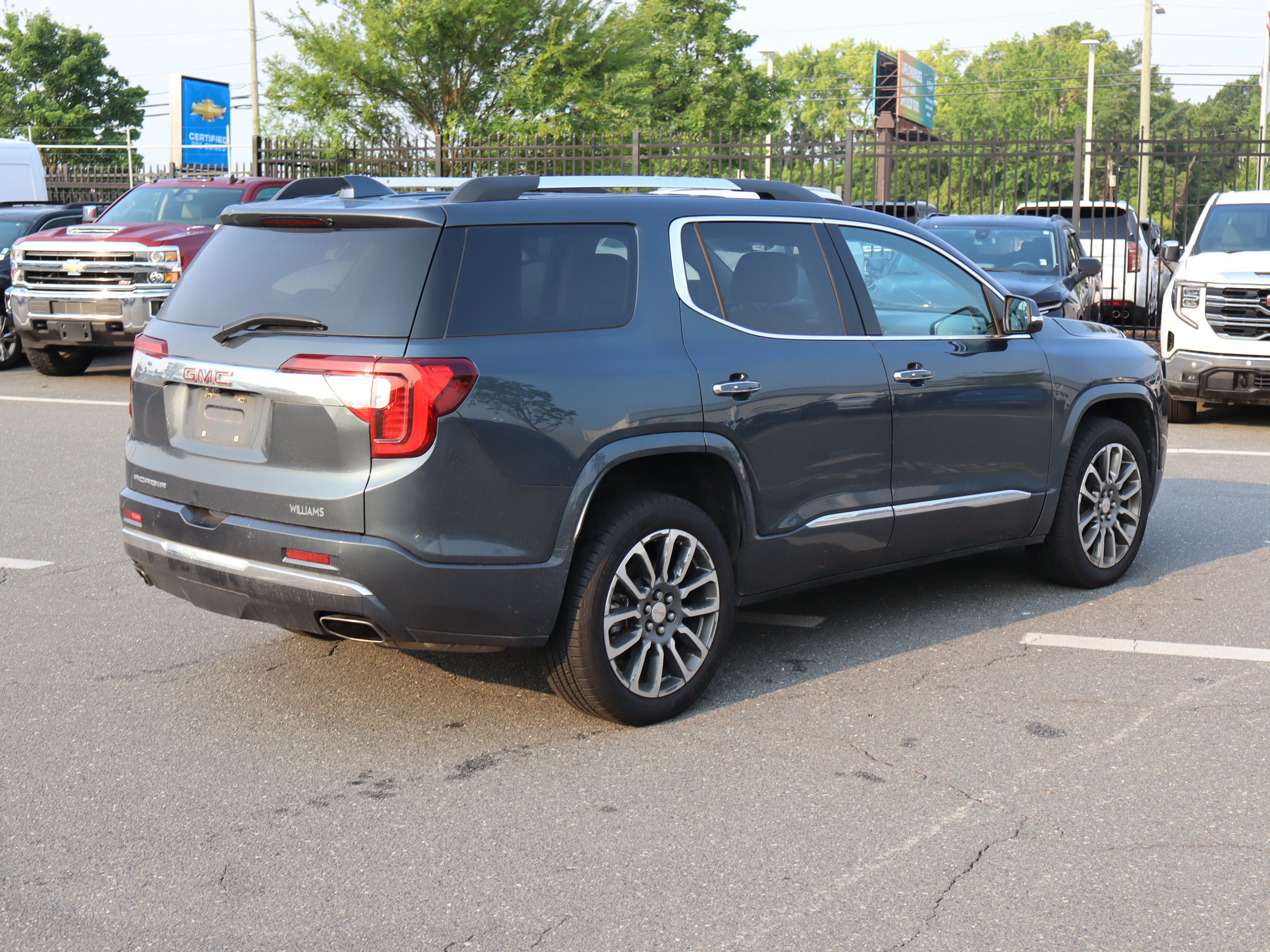 Used 2020 GMC Acadia Denali w/ Technology Package FWD image 21