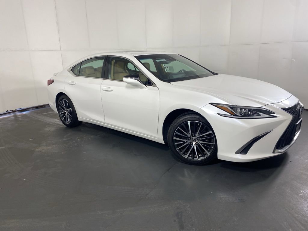 Certified 2023 Lexus ES 300h w/ Premium Package image 4
