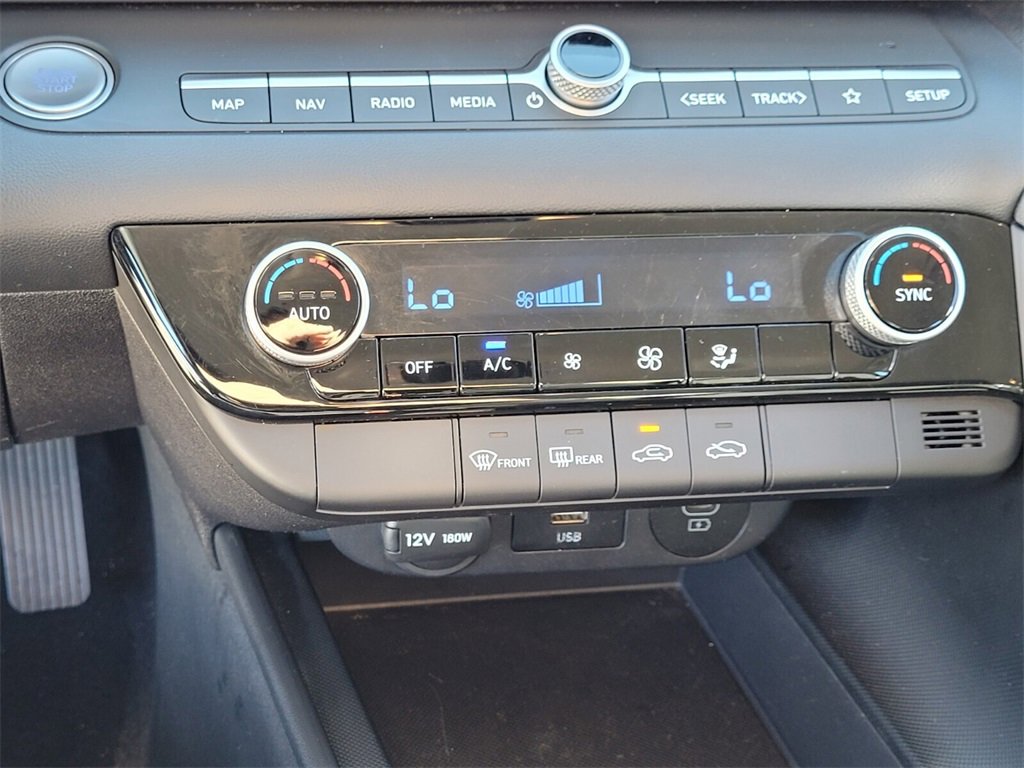 Used 2024 Hyundai Elantra SEL image 18