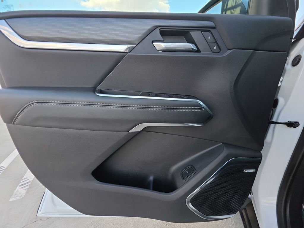 Used 2025 GMC Acadia Elevation image 23