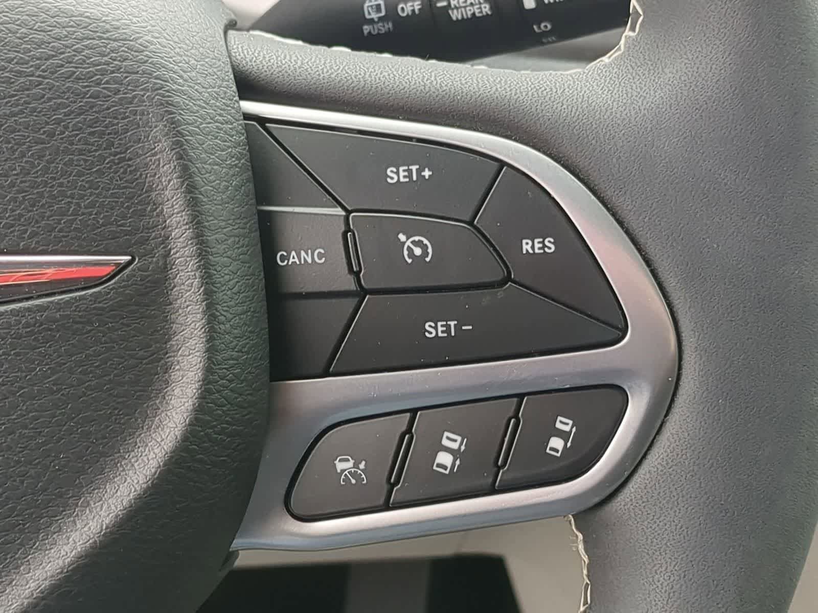 Used 2023 Chrysler Pacifica Touring-L FWD image 24