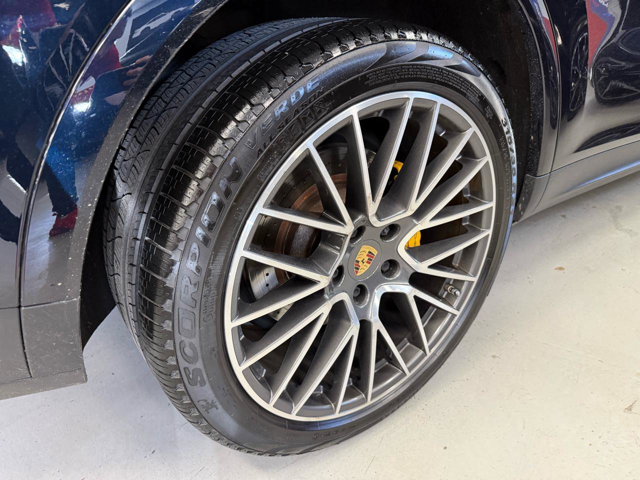 Used 2022 Porsche Cayenne Platinum Edition AWD/4WD image 9