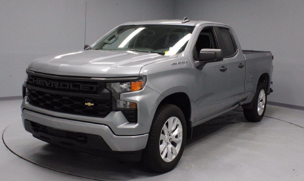 Used 2023 Chevrolet Silverado 1500 Custom AWD/4WD image 4