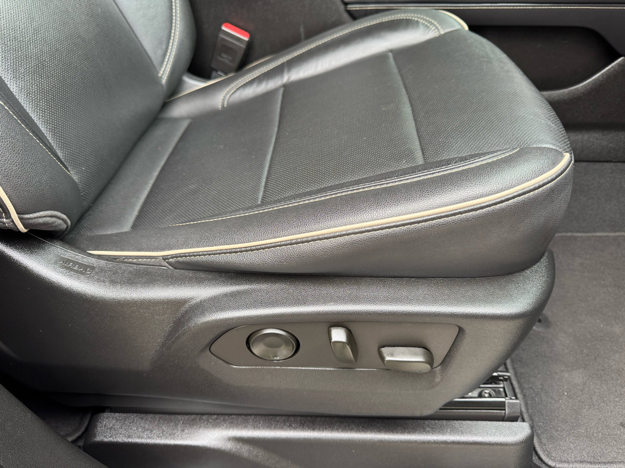 Used 2021 GMC Yukon SLT w/ SLT Premium Package image 17