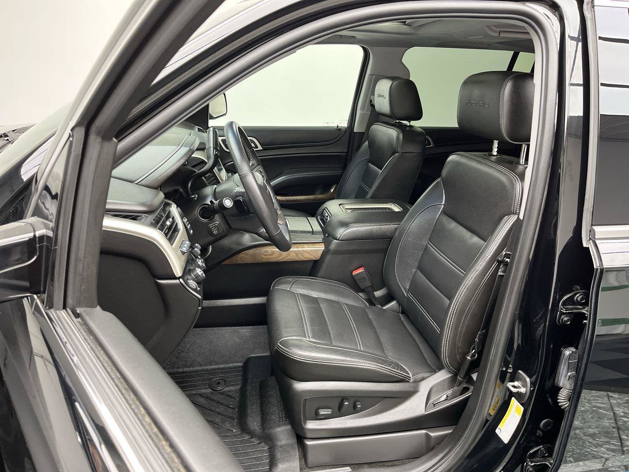 Used 2018 GMC Yukon XL Denali w/ Denali Ultimate Package AWD/4WD image 11