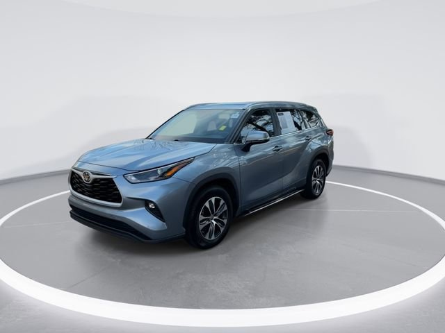 Used 2023 Toyota Highlander XLE image 4