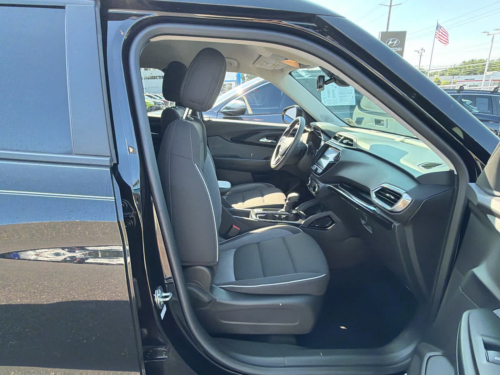 Certified 2023 Chevrolet TrailBlazer LT w/ Convenience Package FWD image 22