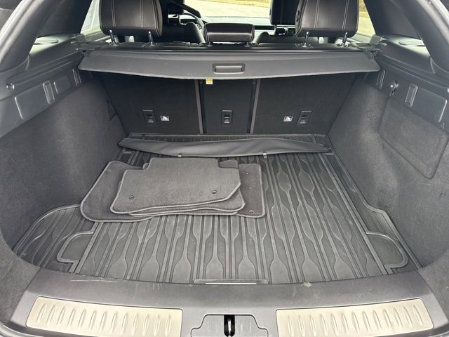 Used 2019 Land Rover Range Rover Velar R-Dynamic SE image 11