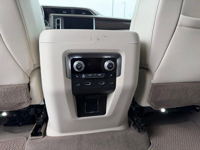 Used 2021 GMC Yukon XL Denali AWD/4WD image 17