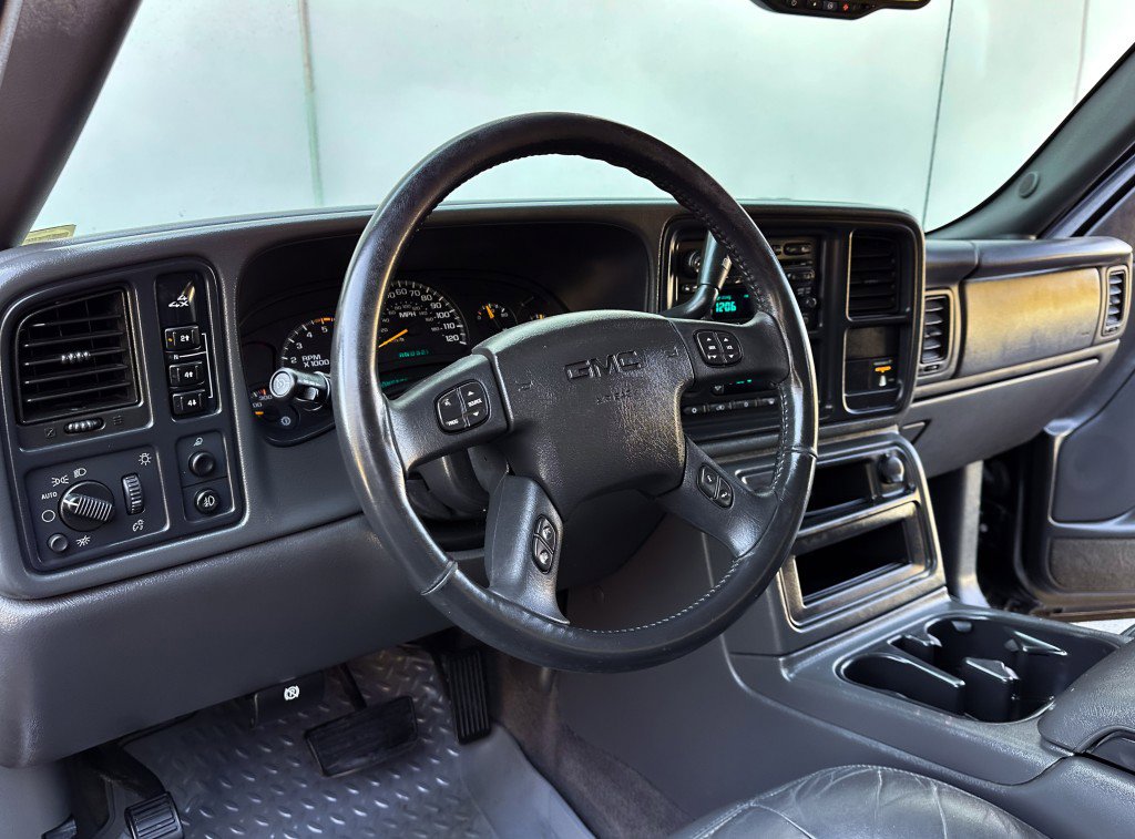 Used 2005 GMC Sierra 3500 SLT image 16