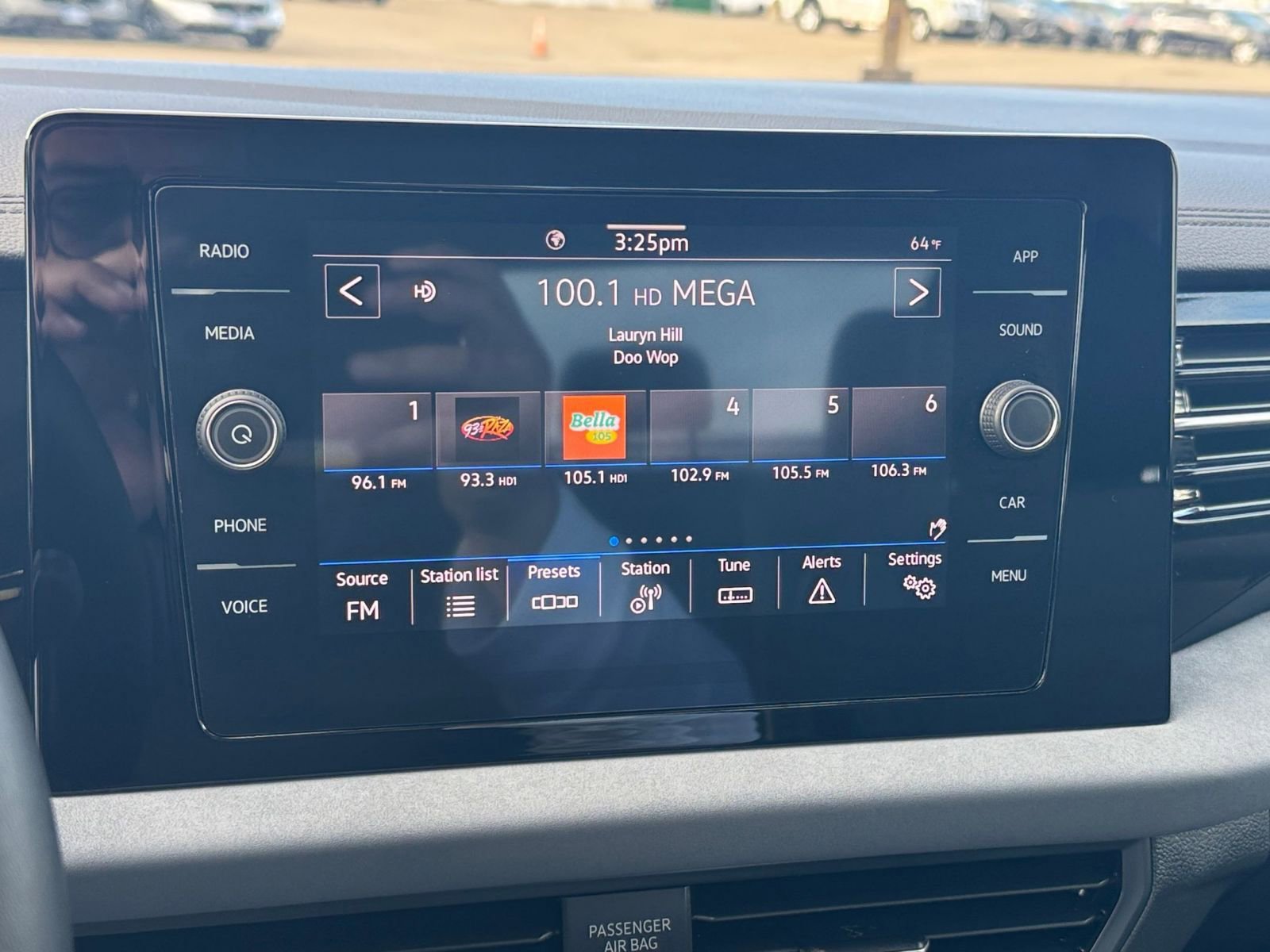 Used 2025 Volkswagen Jetta SE image 21