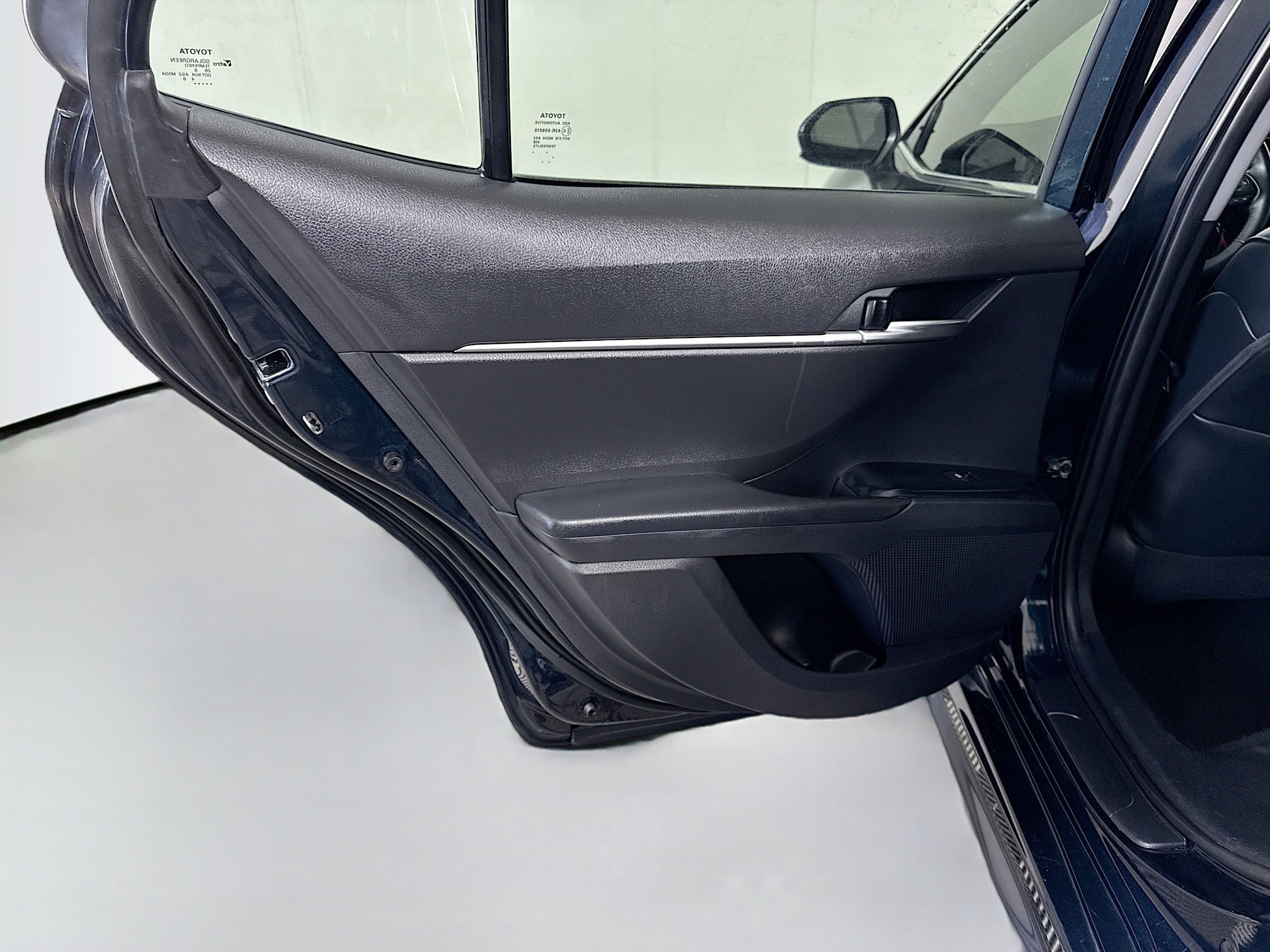 Used 2020 Toyota Camry SE FWD image 25