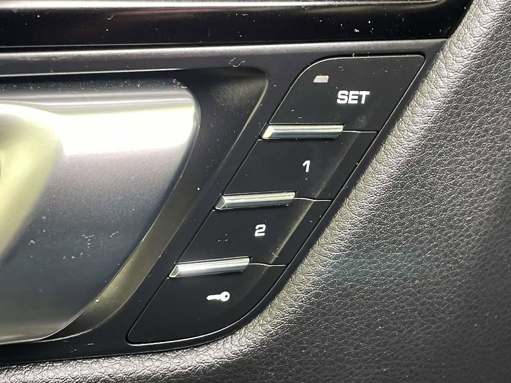 Certified 2022 Porsche Macan image 37