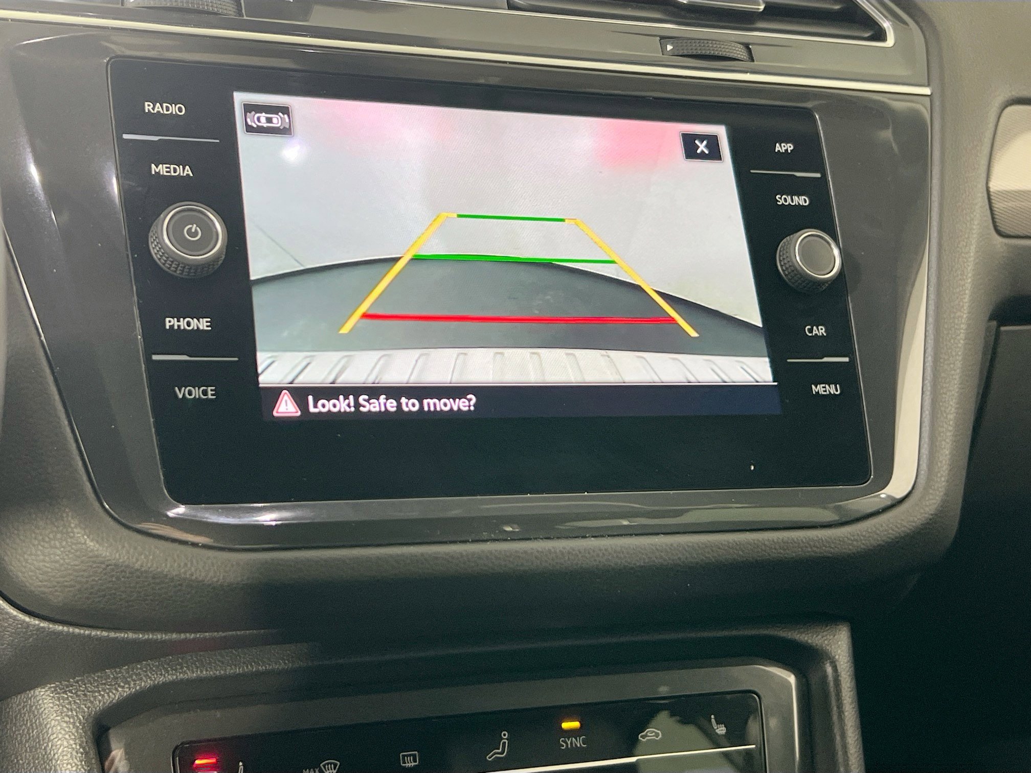 Used 2022 Volkswagen Tiguan SE AWD/4WD image 13