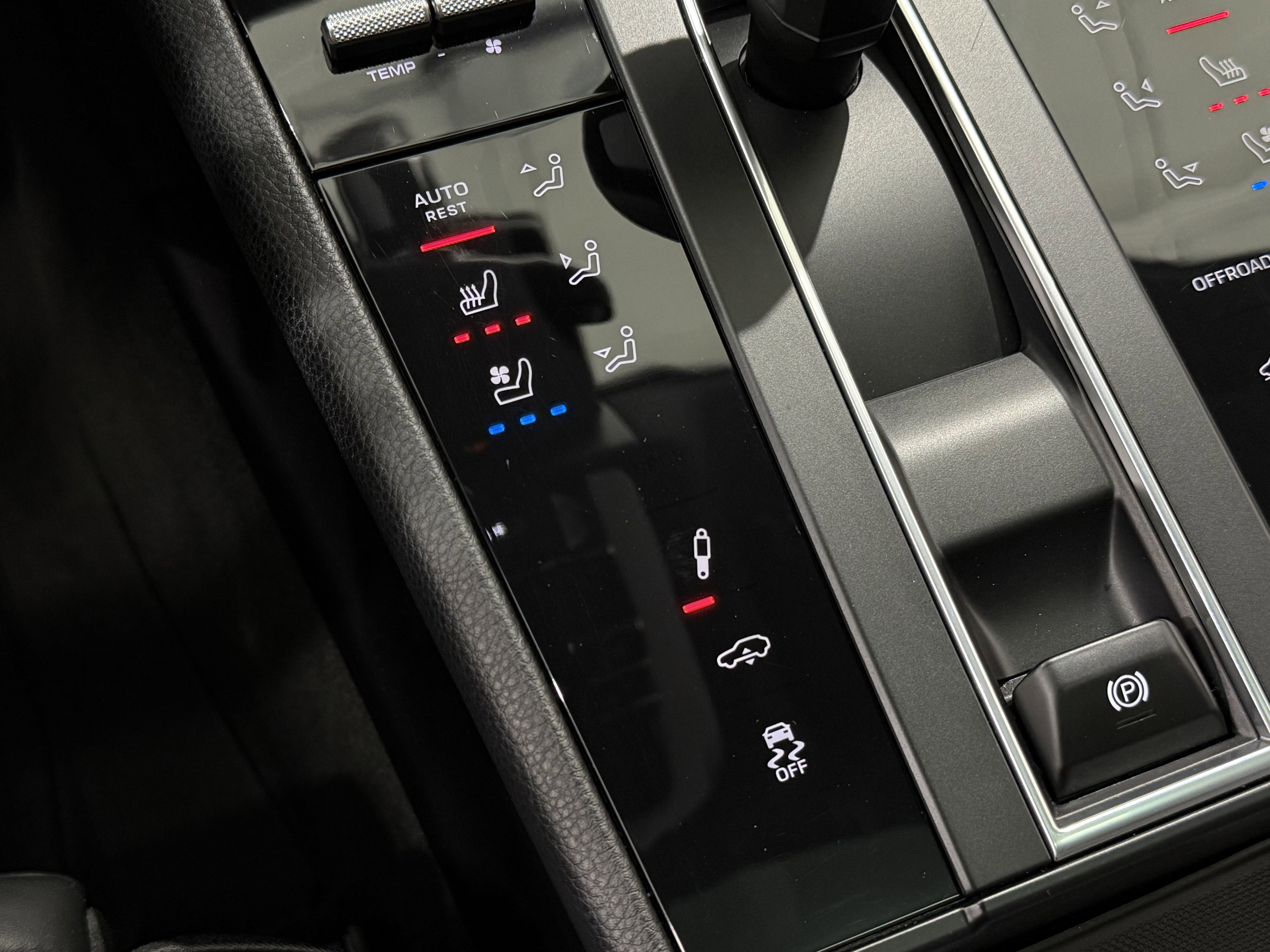 Certified 2022 Porsche Macan S AWD/4WD image 42