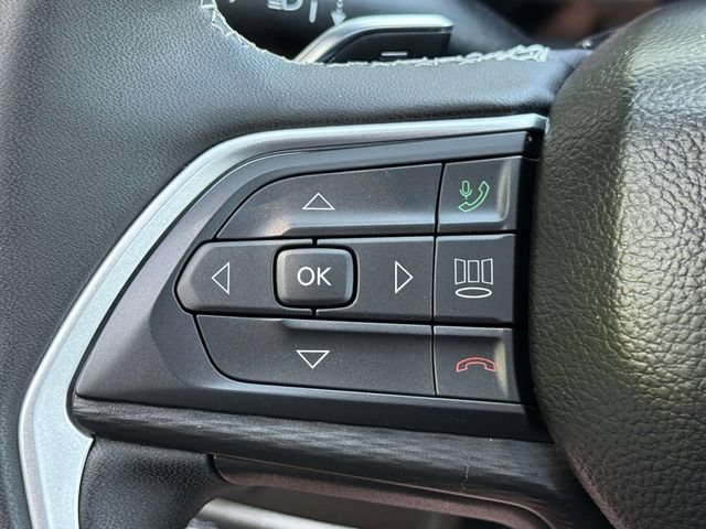 Used 2025 Jeep Grand Cherokee Altitude AWD/4WD image 21