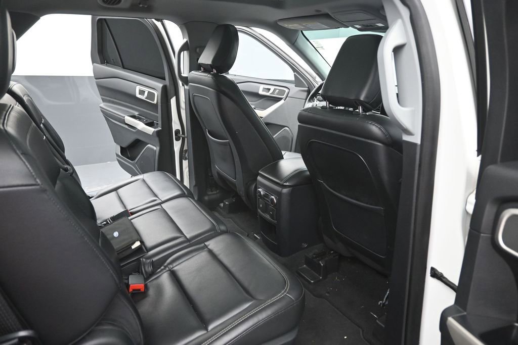Used 2020 Ford Explorer XLT w/ Equipment Group 202A RWD image 10