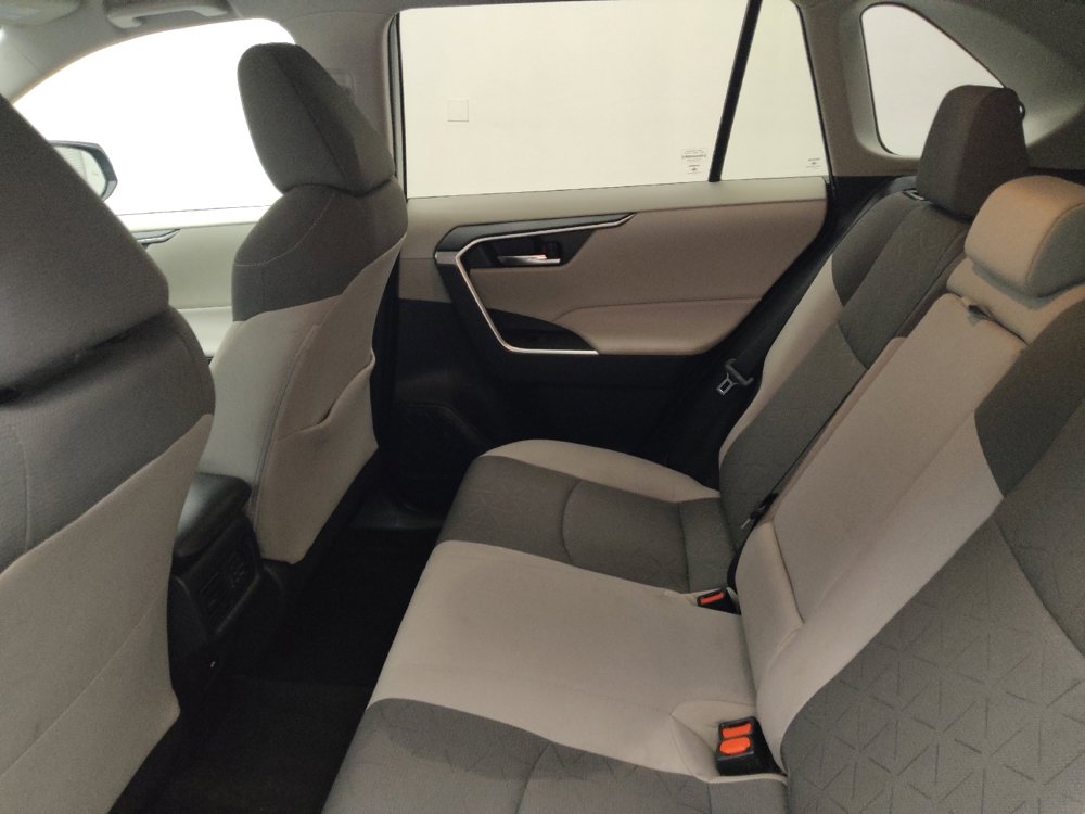 Used 2021 Toyota RAV4 XLE image 18
