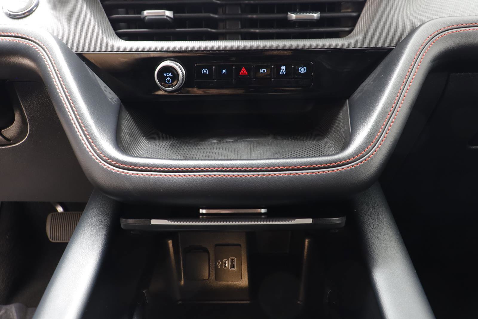 Used 2025 Ford Explorer ST-Line w/ ST-Line Street Pack image 14