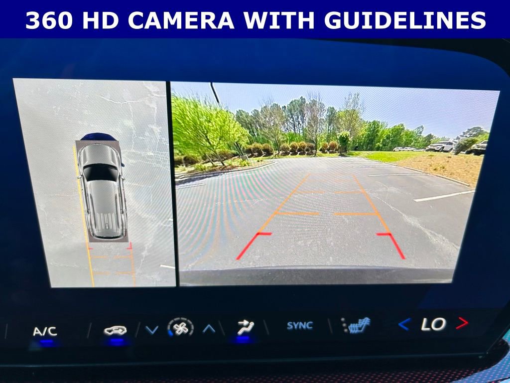 Used 2024 Chevrolet Traverse Z71 w/ Enhanced Driving Package image 3