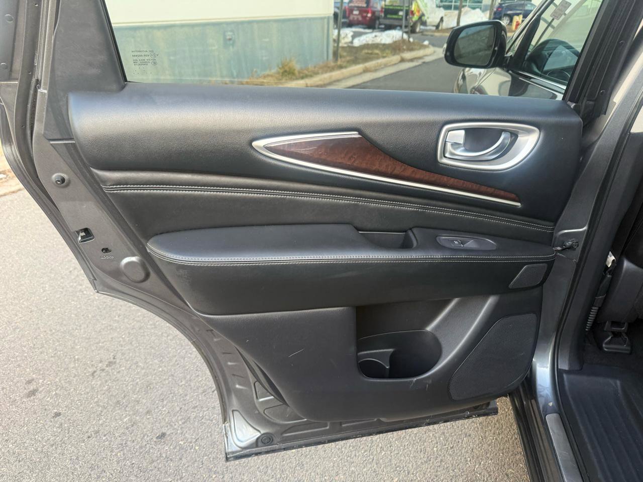 Used 2017 INFINITI QX60 Luxe w/ Deluxe Technology Package image 17